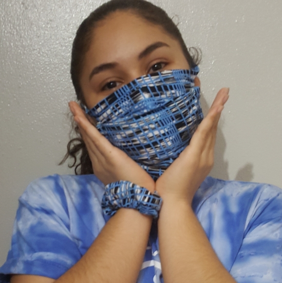 FACE MASK FASHION SET WITH HAIR BOW AND 2 FILTERS - Picture 2 of 4